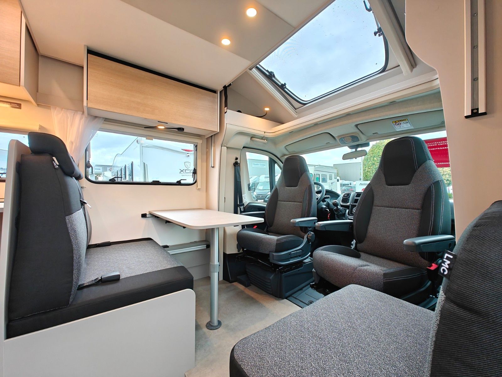 Fahrzeugabbildung LMC Tracer 690 EL - Chassis Design, 140PS, MJ2026! -