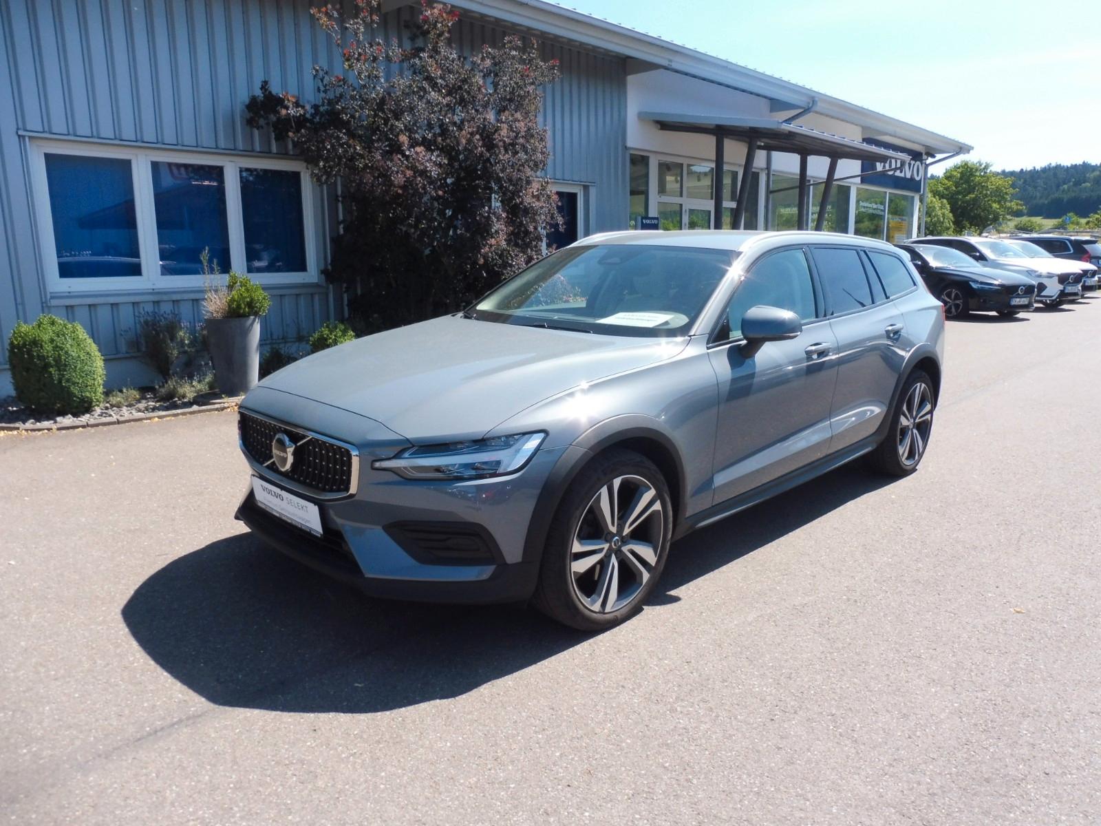 Volvo V60 Cross Country Plus AWD