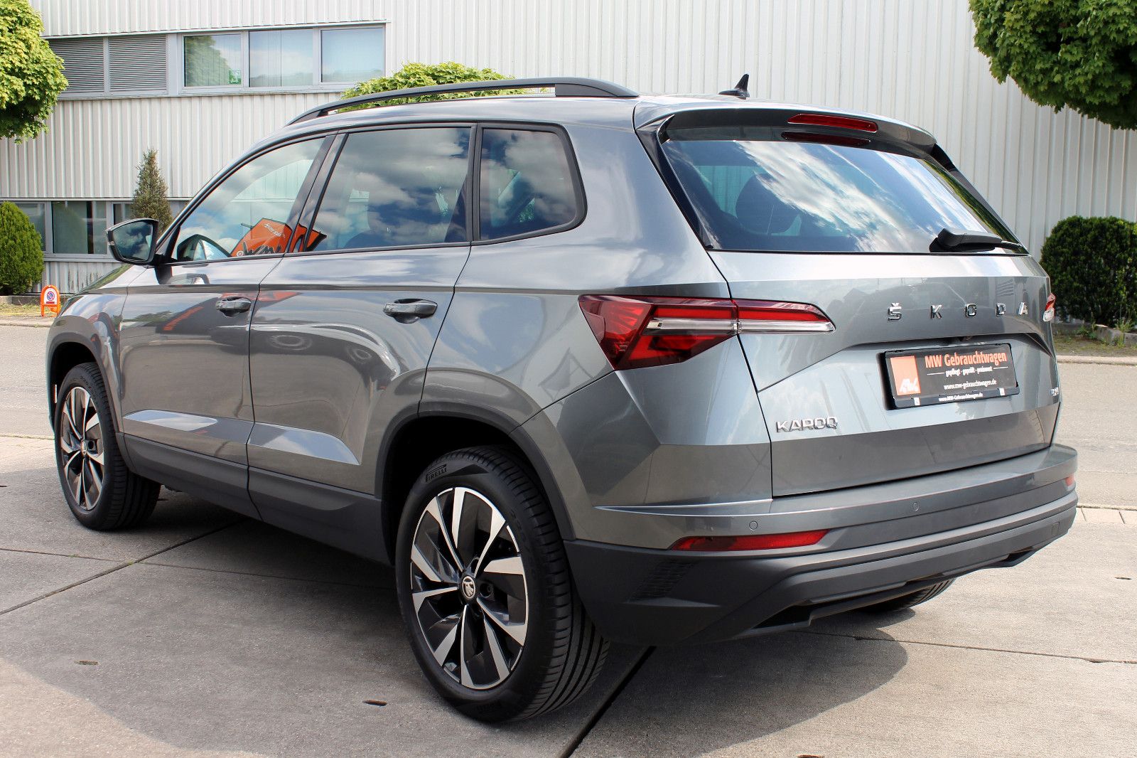 Fahrzeugabbildung SKODA Karoq Amb. 2.0 TDI 4x4 DSG ACC LED PANO KAM AHK