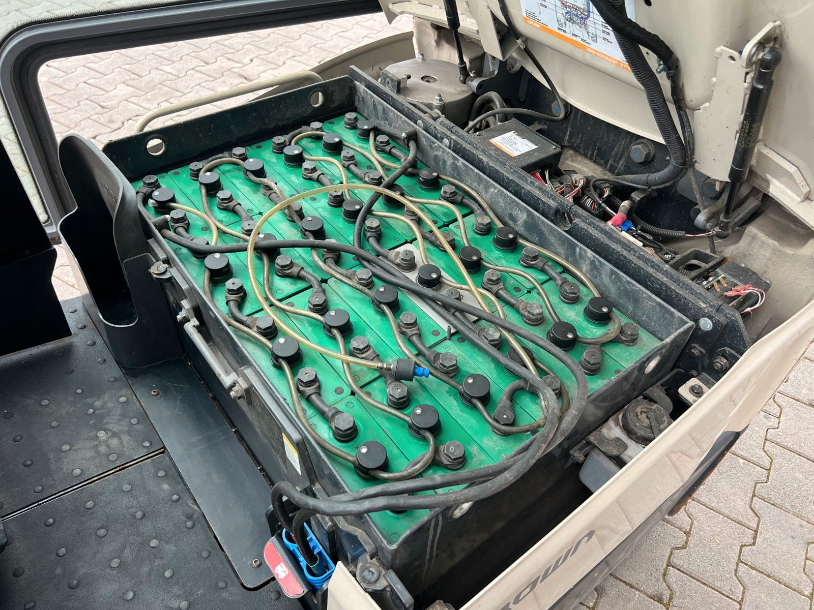 Fahrzeugabbildung Crown SCT6020-1.3 /Triplex: 4.30m / SS / 2.090h!