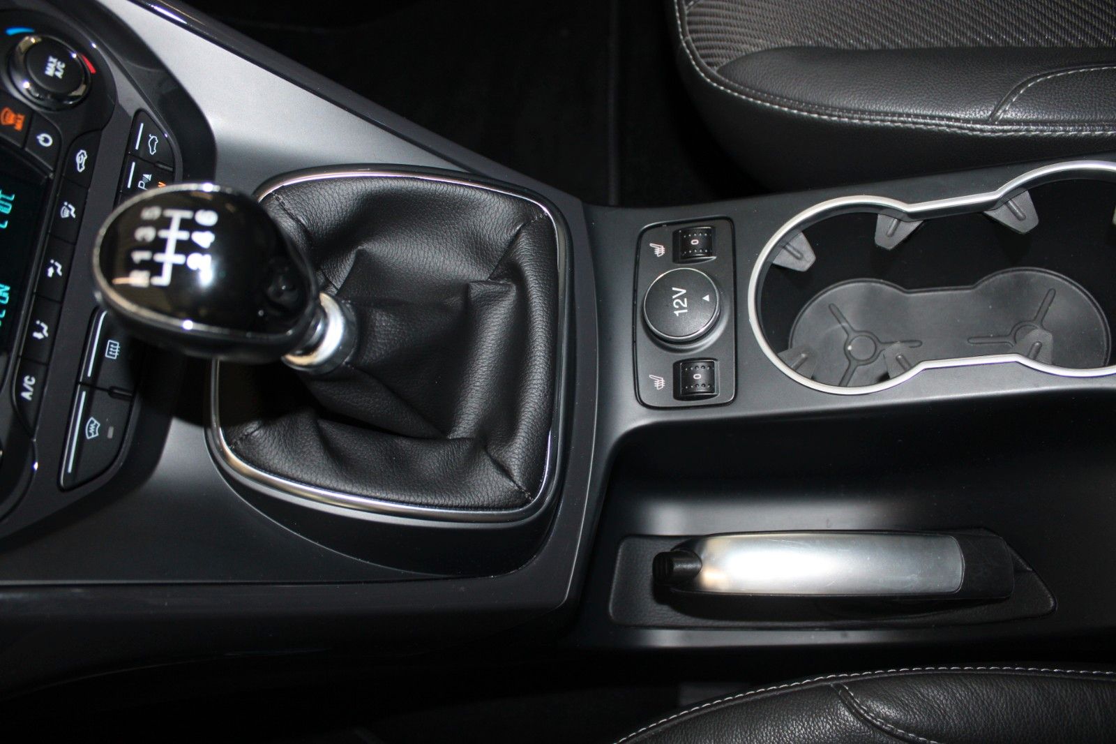 Fahrzeugabbildung Ford Kuga Individual NAVI XENON WinterPaket 1.Hand