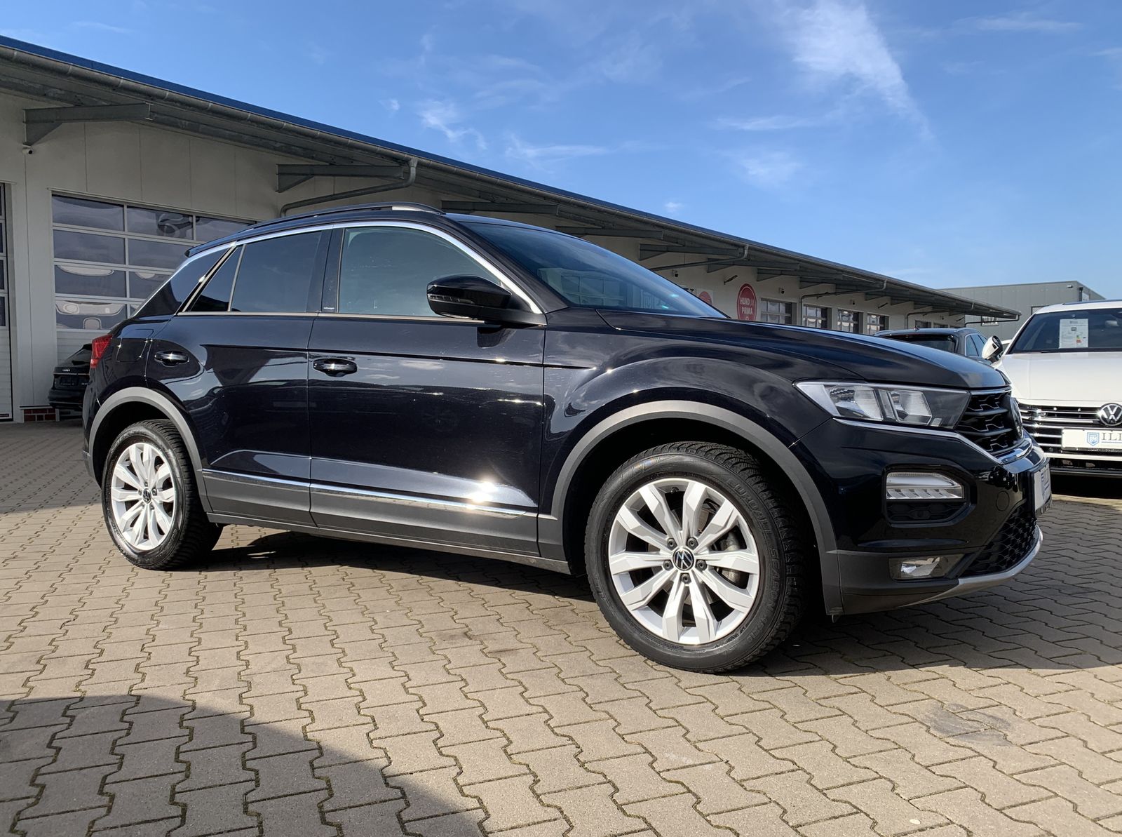 Fahrzeugabbildung Volkswagen T-Roc 1.5 TSI*Sport*Spur*Navi*SHZ*ACC*