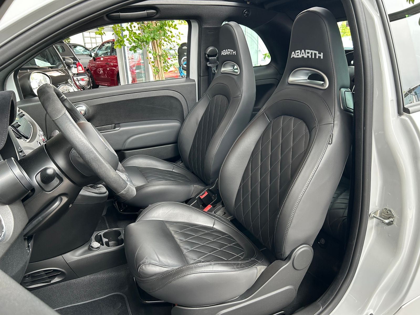 Fahrzeugabbildung Abarth 595C Cabrio Competizione BEATS XEN CARPLAY PDC