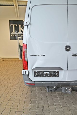 Fahrzeugabbildung Mercedes-Benz Sprinter 319 CDI 3.0 V6 AHK 3,5t Automatik #T136