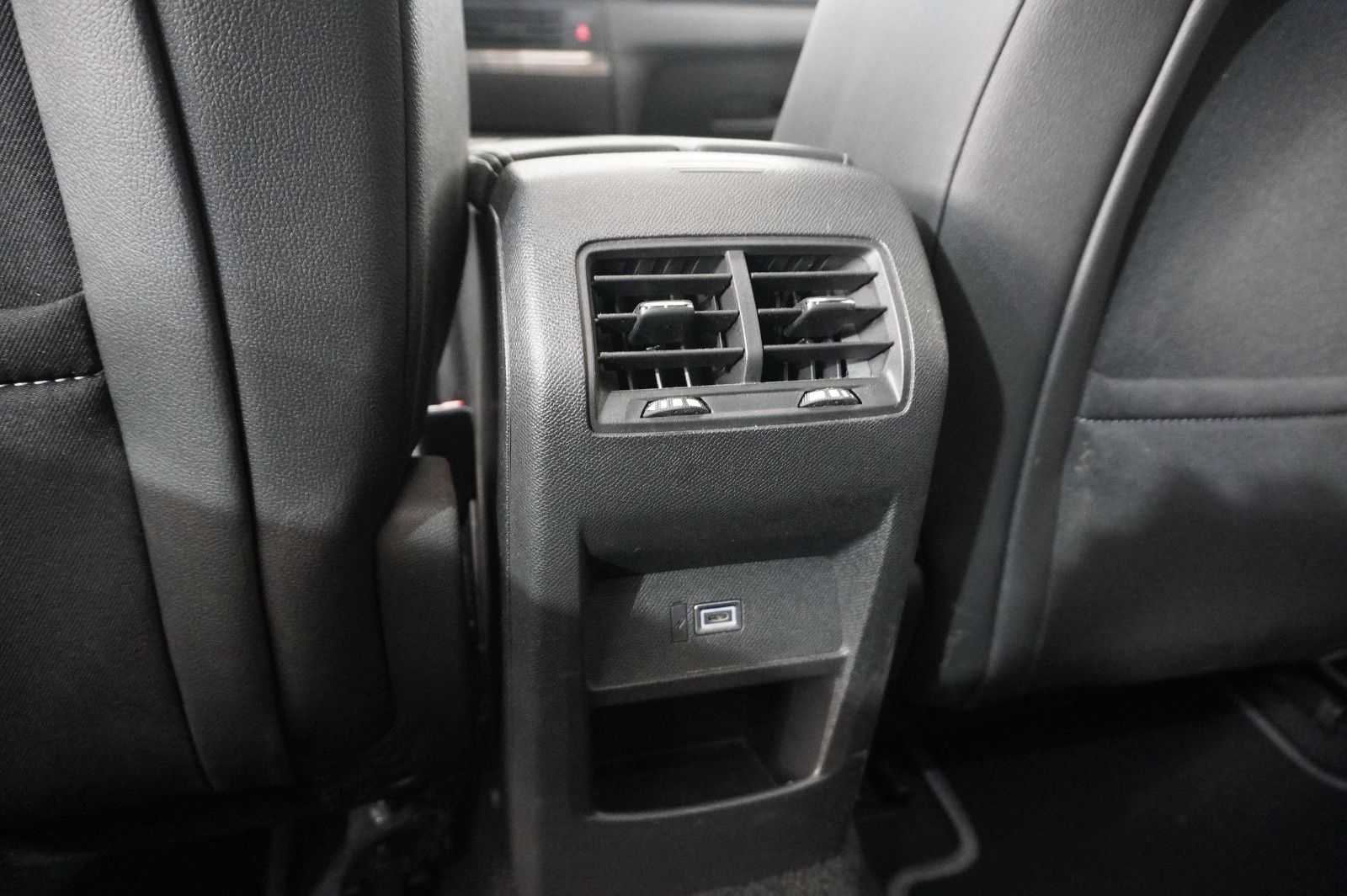 Fahrzeugabbildung Opel Astra L Lim. 1.2T ULTIMATE NAVI/LED/360°/PANO/SH