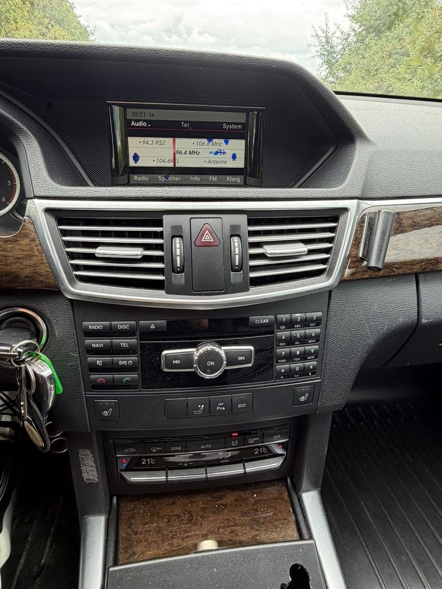 Mercedes-Benz E200 2012 — photo 8