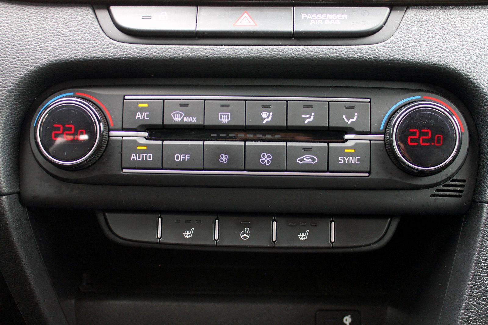 Fahrzeugabbildung Kia XCeed 1.6 TGDI Xdition DCT ACC NAV PDC KAM SAD
