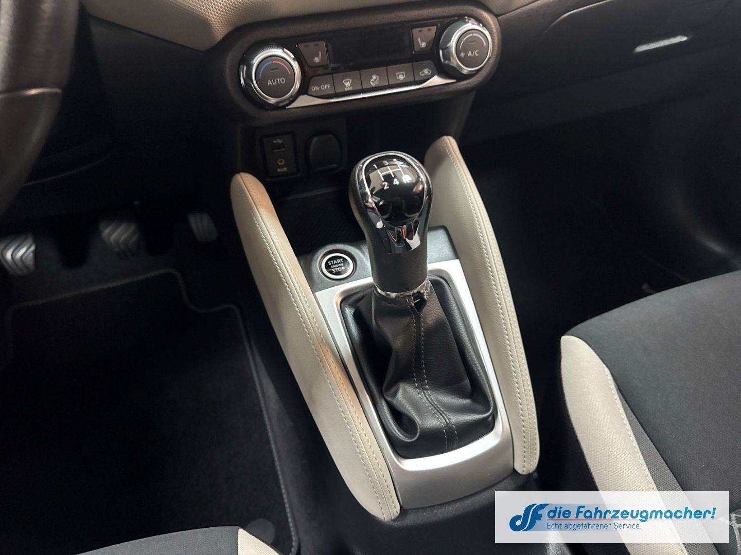 Fahrzeugabbildung Nissan Micra N-Connecta Navi DAB Ambientebeleuchtung SH