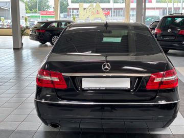 Mercedes E 200 - 4