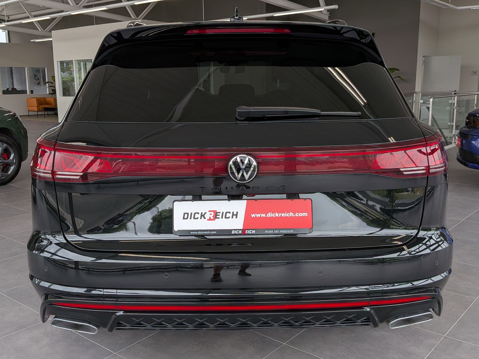 Fahrzeugabbildung Volkswagen Touareg 3.0TDI 4M R-Line VOLL Black 22" UPE 114T
