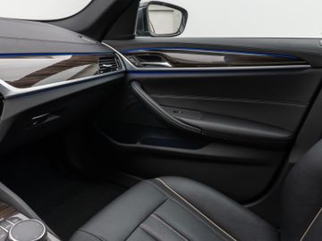 Fahrzeugabbildung BMW 540i Luxury Line HUD ACC LED Kamera 360°