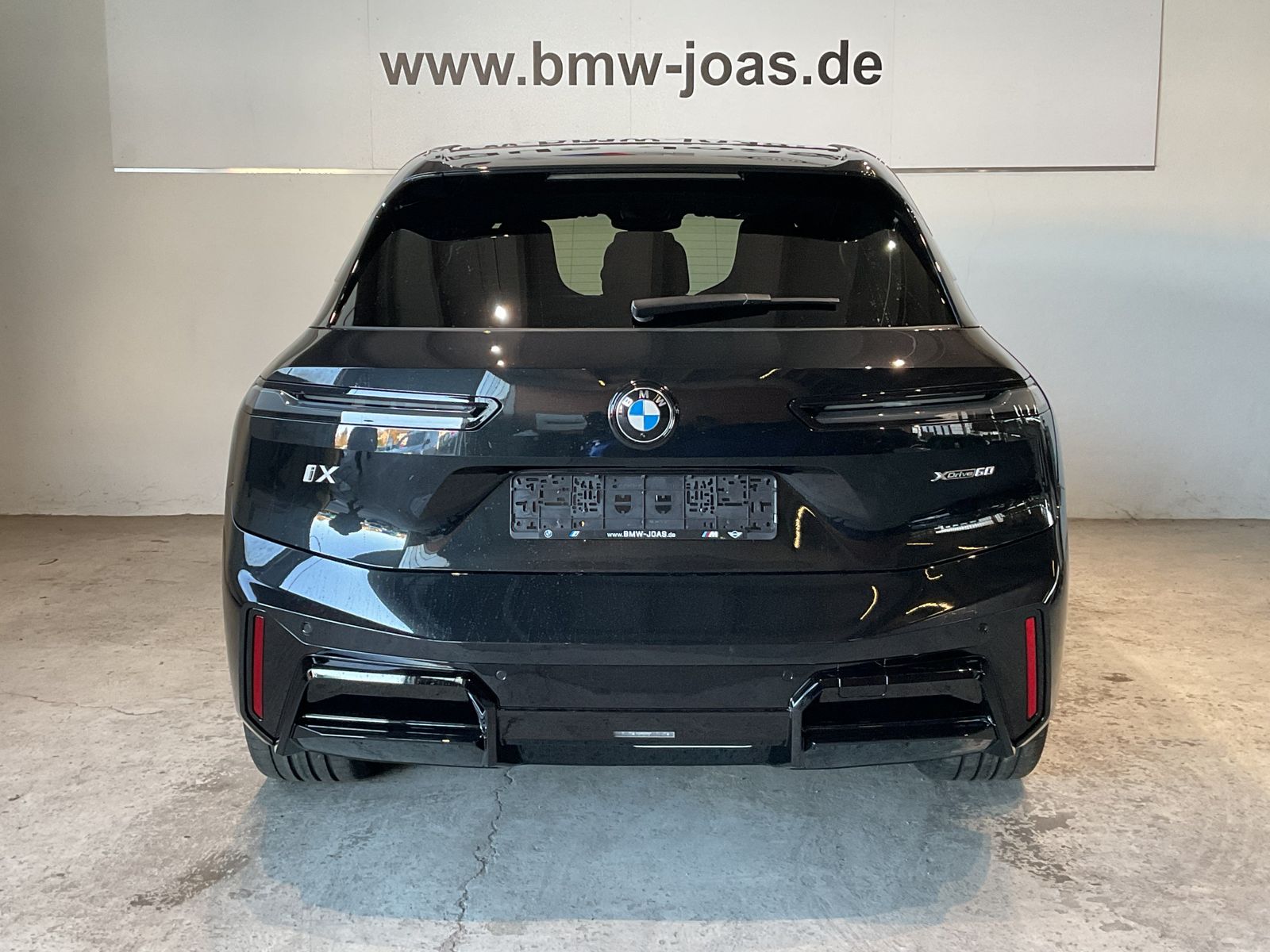 Fahrzeugeinzelansicht 17 Fahrzeugabbildung BMW iX xDrive60 AHK, Sitzbelüftung, Panorama Glasdac