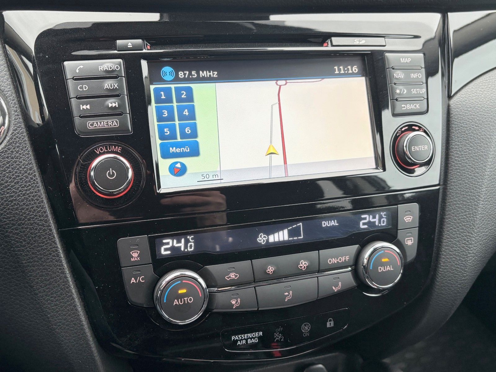 Fahrzeugabbildung Nissan Qashqai 1.6 N-Connecta Navi AHK 360 View 2.HAND