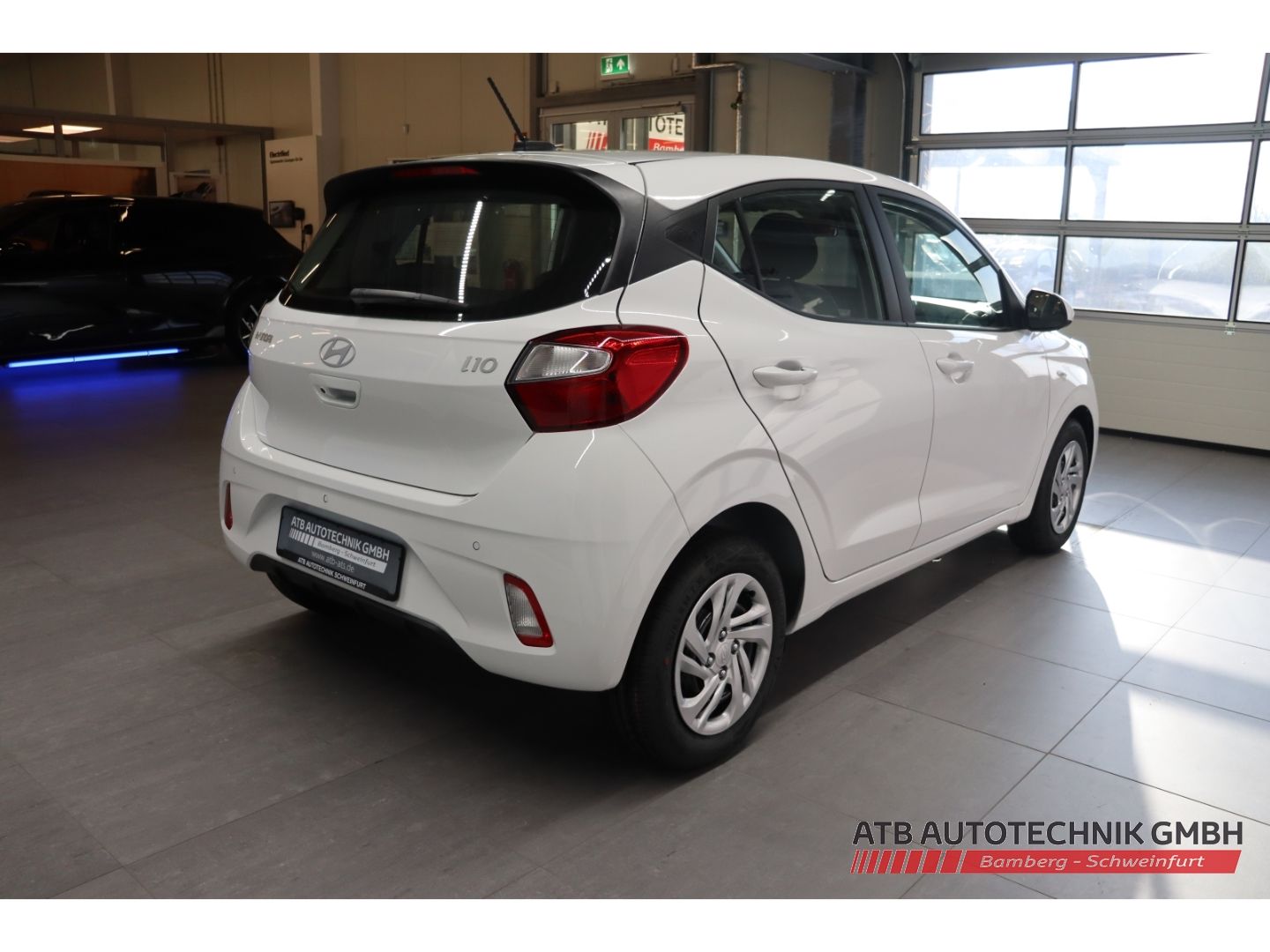 Fahrzeugabbildung Hyundai i10 Select MY25 1.0 Benzin 63 PS 5-MT 2WD Navi A