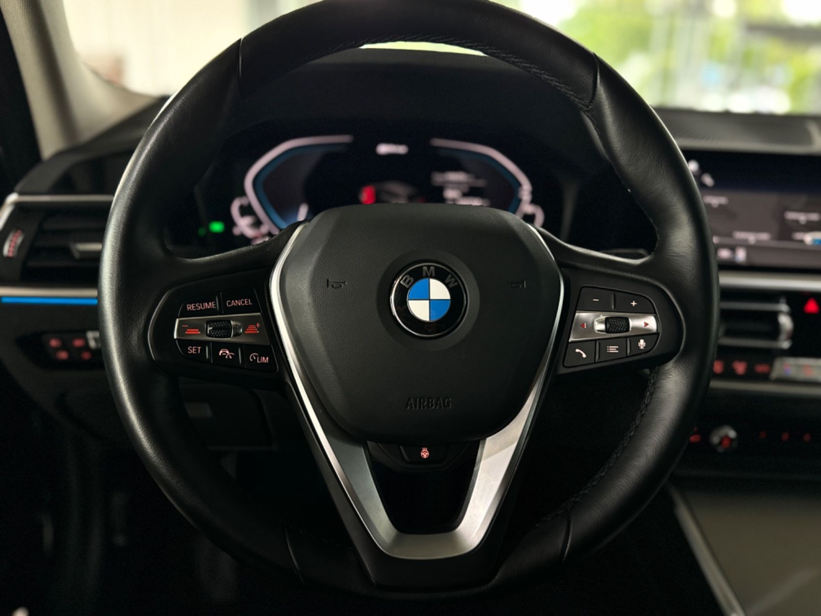 Fahrzeugabbildung BMW 330e xD Sport Line Kamera HiFi DAB Stop&Go AHK