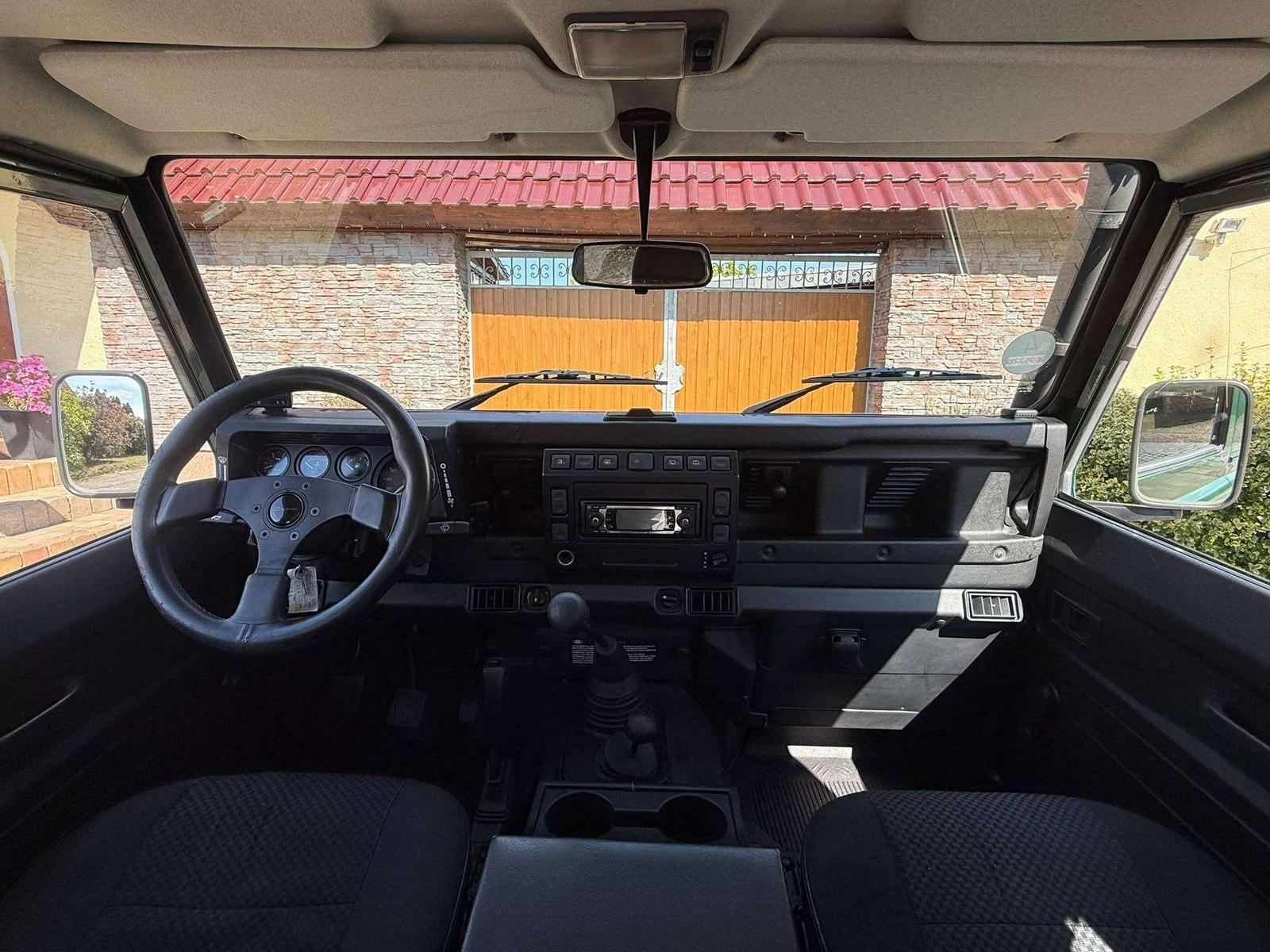 Land Rover Defender 90 E 122ch - BVM - Carnet entretien - Entretien récent - Pneus toutes saisons