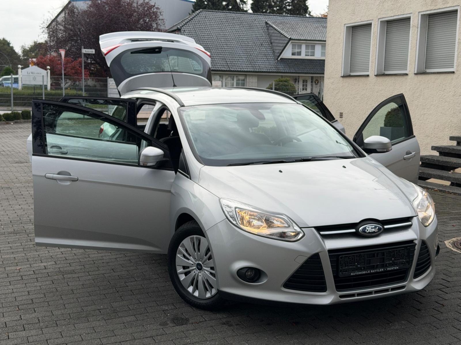 Ford Focus 2014 — photo 22