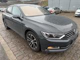 Volkswagen Passat Lim. Comfortline 2.0D Injektor defekt - VW Unfallwagen