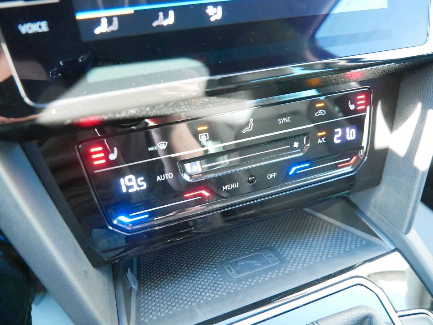 Fahrzeugabbildung Volkswagen Passat Variant 1.5 R-Line DSG AHK Kamera ACC LED