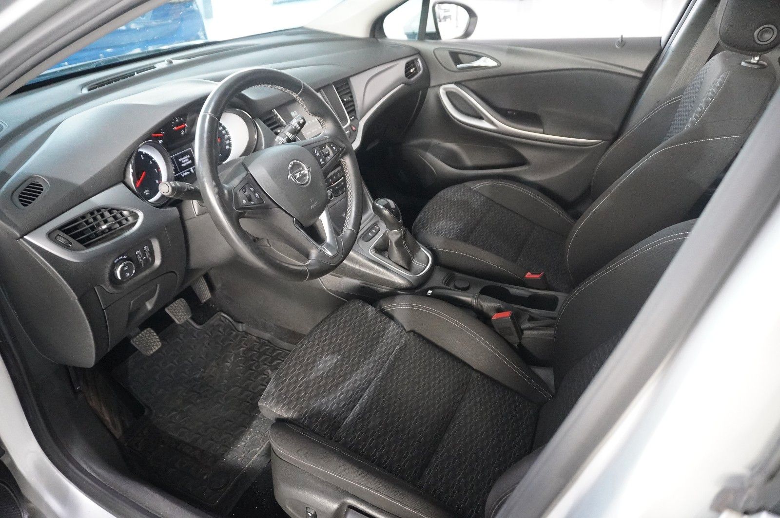 Fahrzeugabbildung Opel Astra K ST 1.0 BUSINESS NAVI/LED/SHZ/TEMP./SPORT