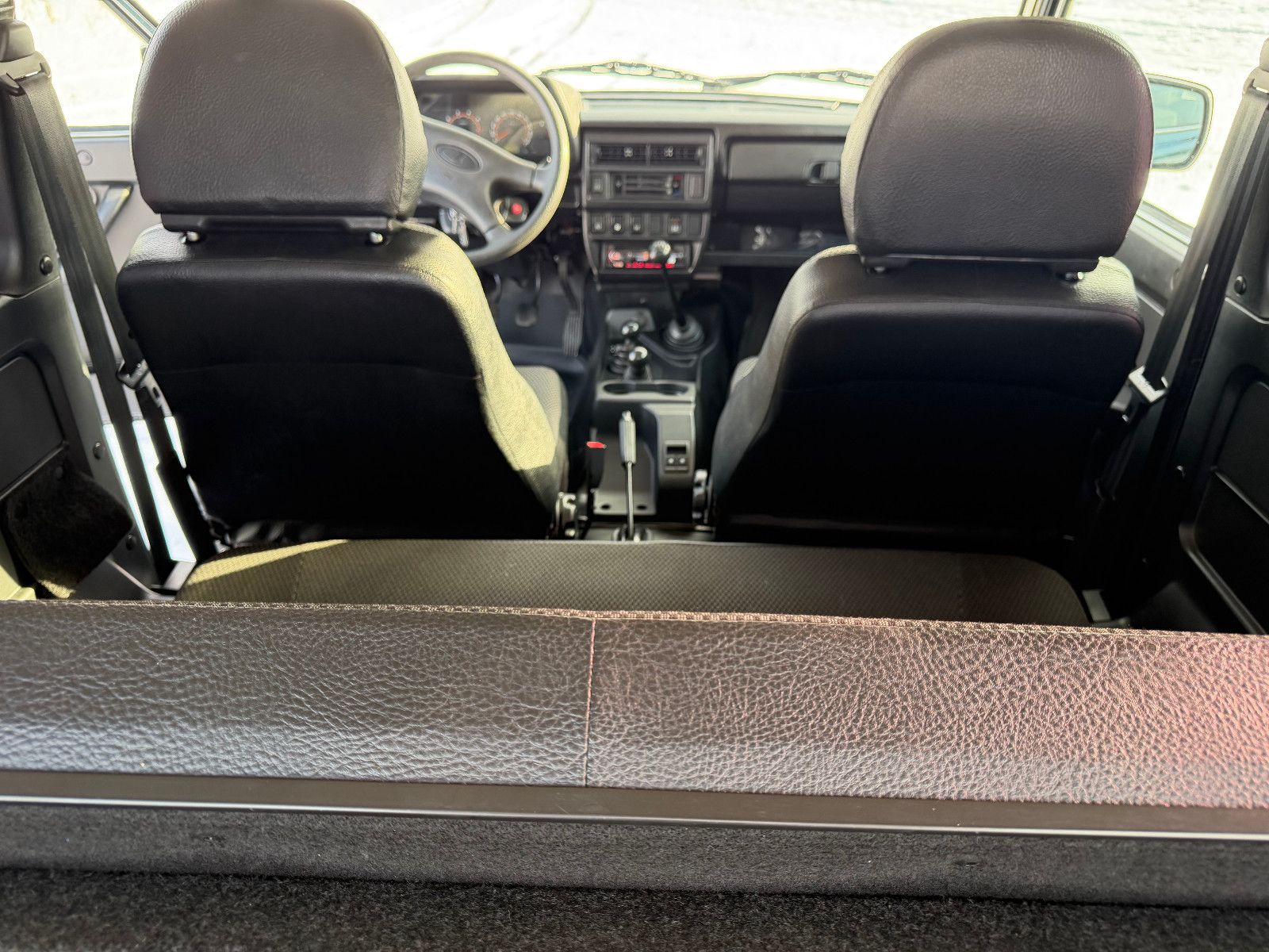 Fahrzeugabbildung Lada TAIGA-NIVA / AHK / ZV /  RADIO / SOFORT