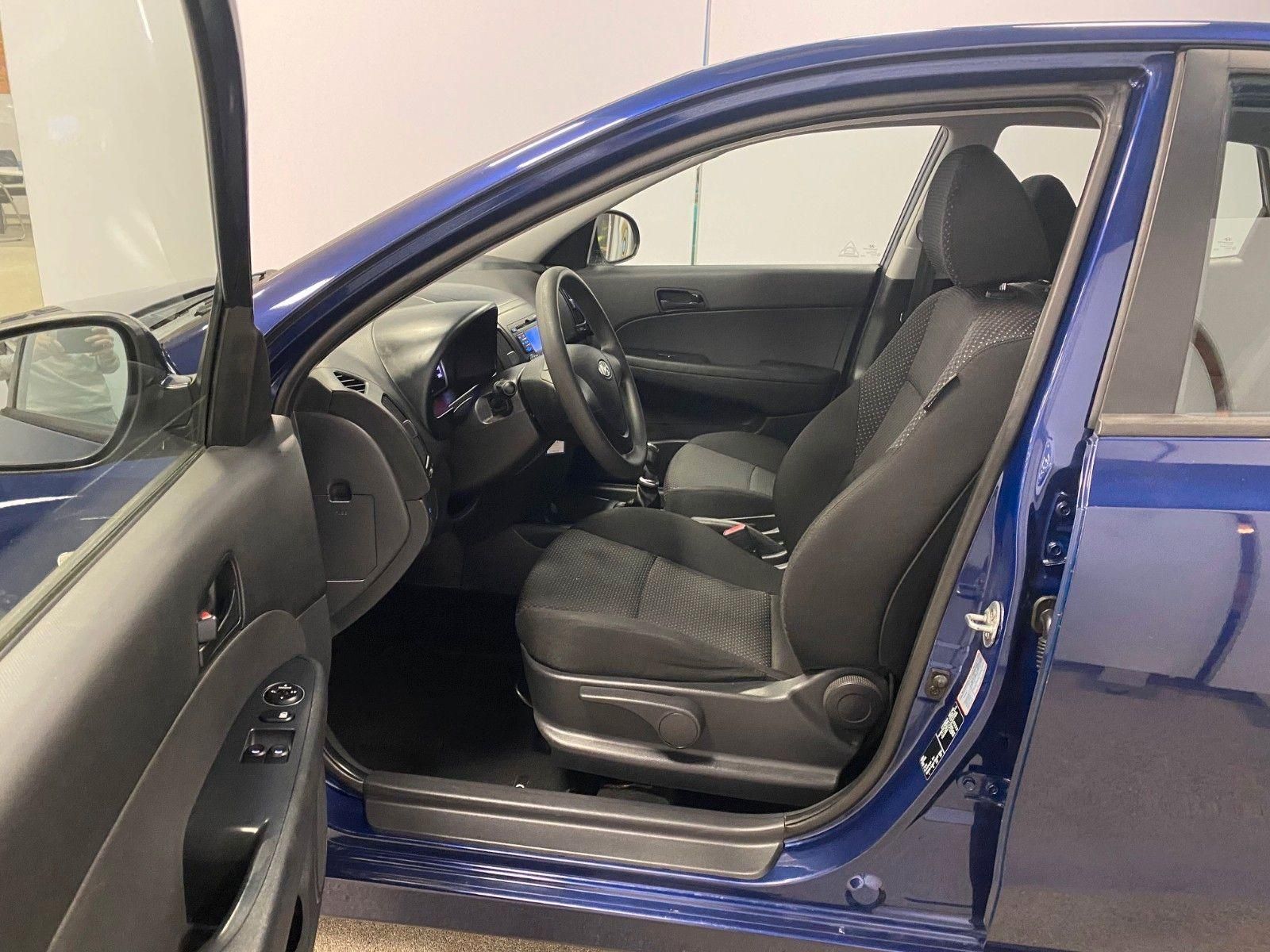 Fahrzeugabbildung Hyundai i30 1.4 Classic+ALUFELGEN+GARANTIE+KLIMA+HU NEU+