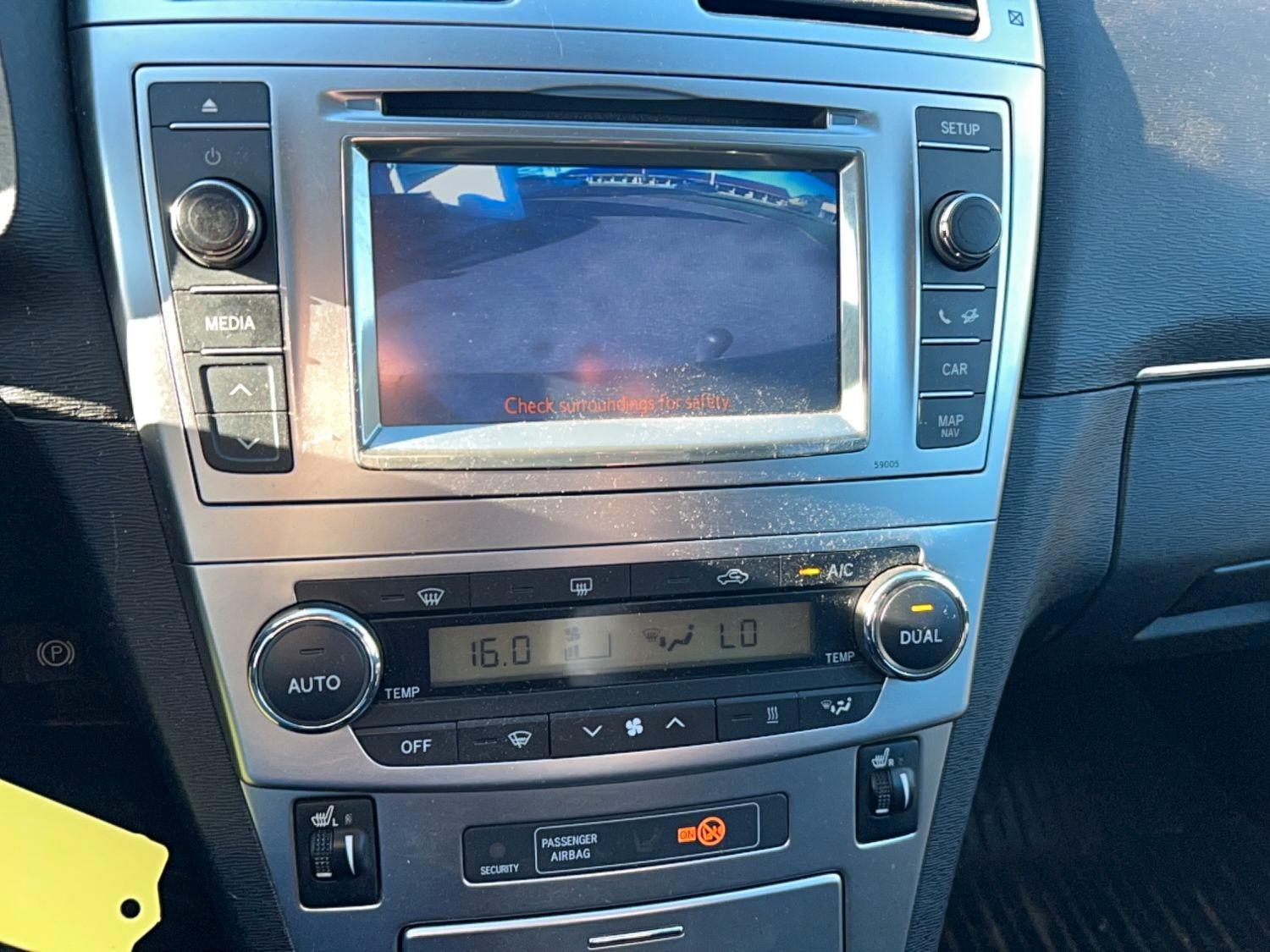Toyota Avensis 2012 — photo 23