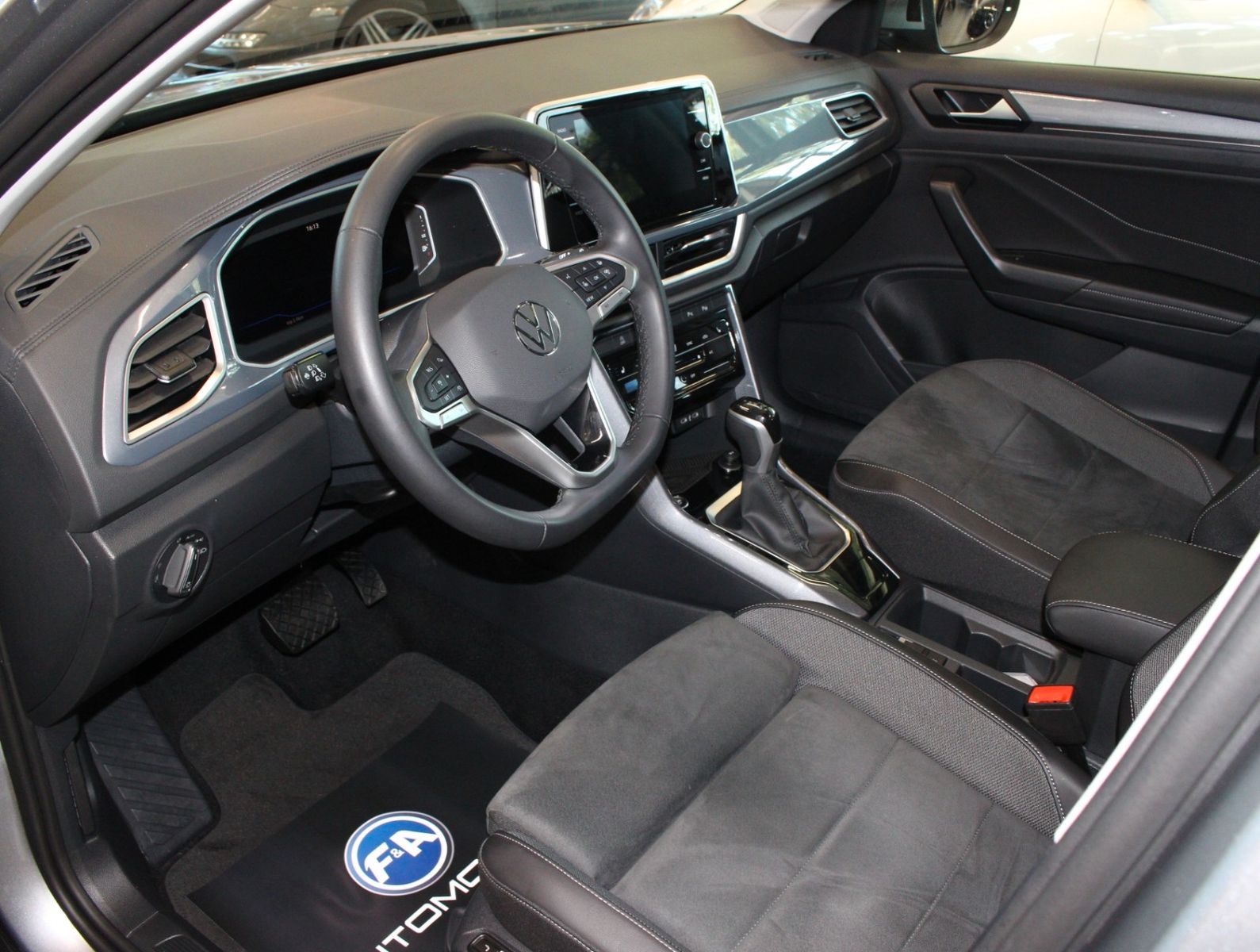 Fahrzeugabbildung Volkswagen T-Roc 1.5 TSI DSG Style*PNRM*Navi*Kamera