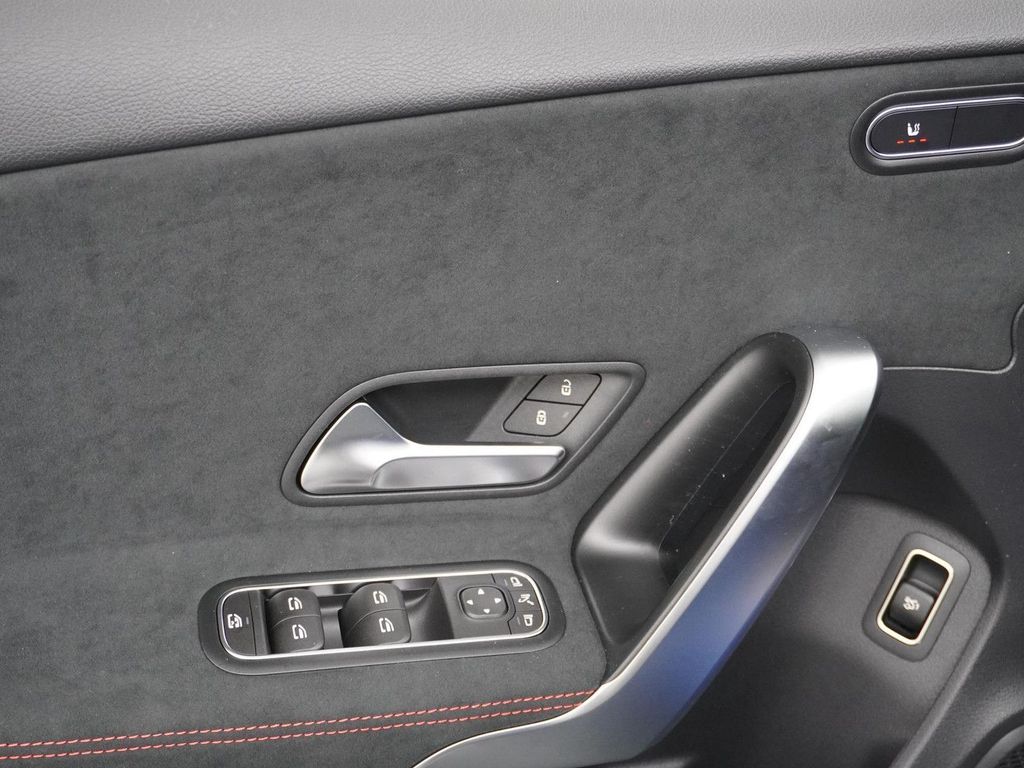 Mercedes-Benz A 180 Star Edition AMG Line | Panorama - Schiebe