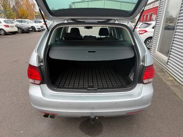 Volkswagen Golf VI Var. Match 2.0TDI+Kamera+AHK+Navi+SHZ+