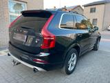 Volvo XC90 2.0 D5 4x4 7-Sitzer - Volvo XC90 mit Diesel-Antrieb: 2.4