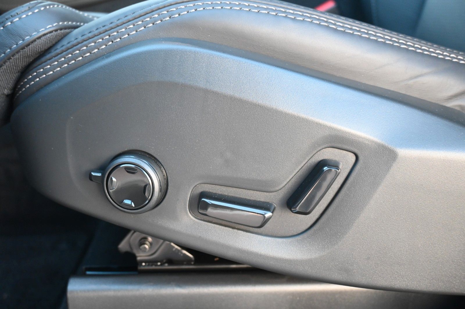 Fahrzeugabbildung Volvo XC90 B5D AWD Ultimate Bright*PANO*STHZ*LUFT*AHK