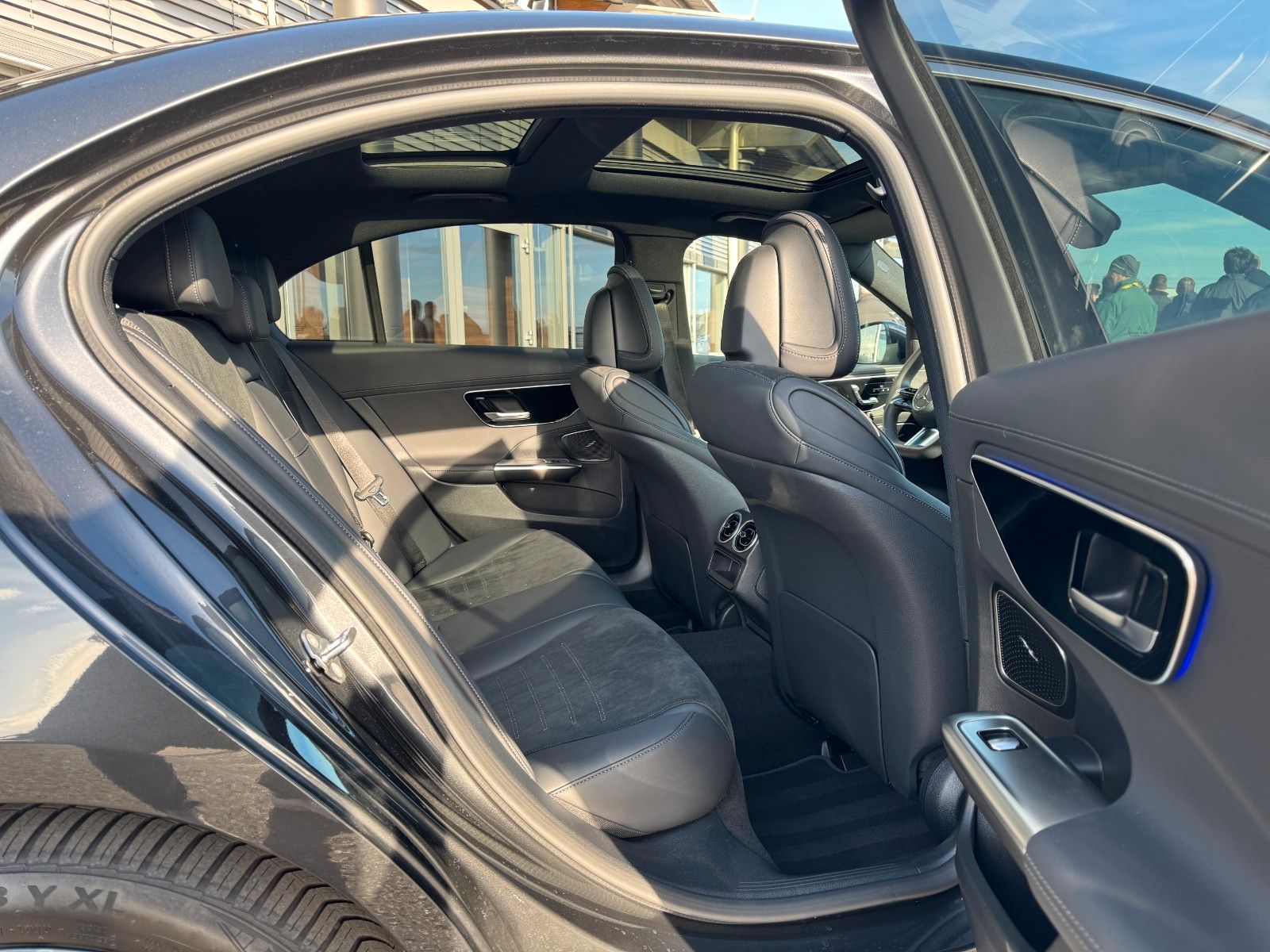 Fahrzeugabbildung Mercedes-Benz C 300de AMG+Pano+Memory+360