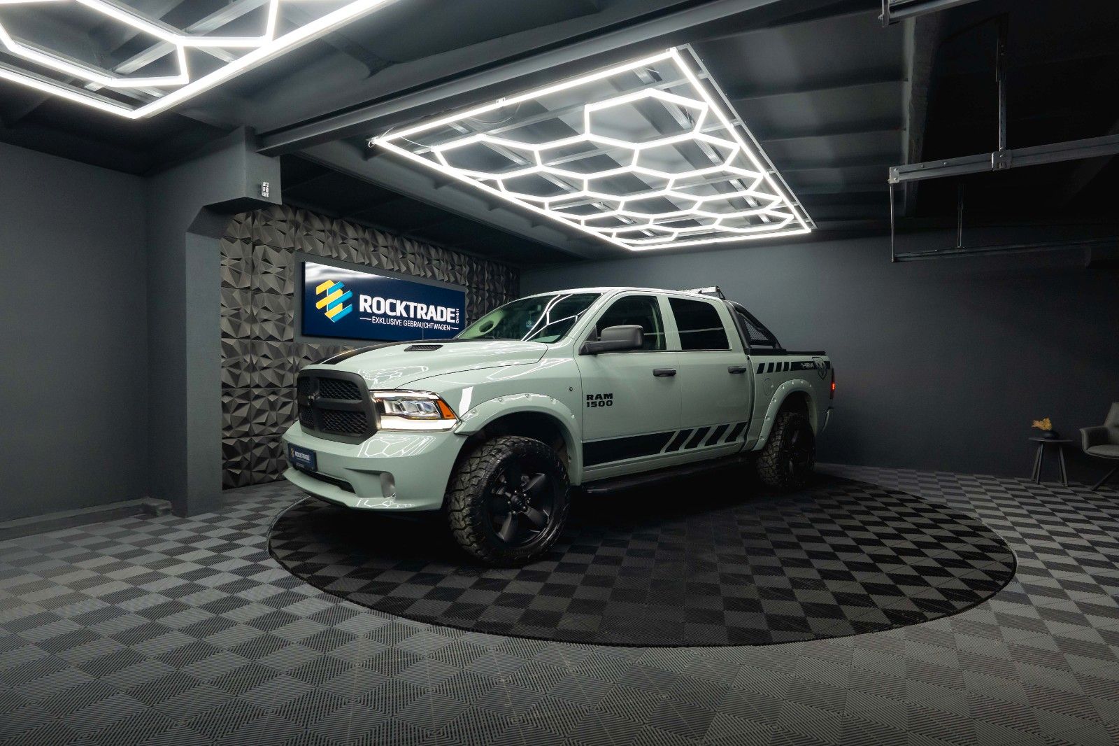 Fahrzeugabbildung Dodge RAM 5.7 V8 HEMI 4x4 OFFROAD Night-Paket *LED*AHK