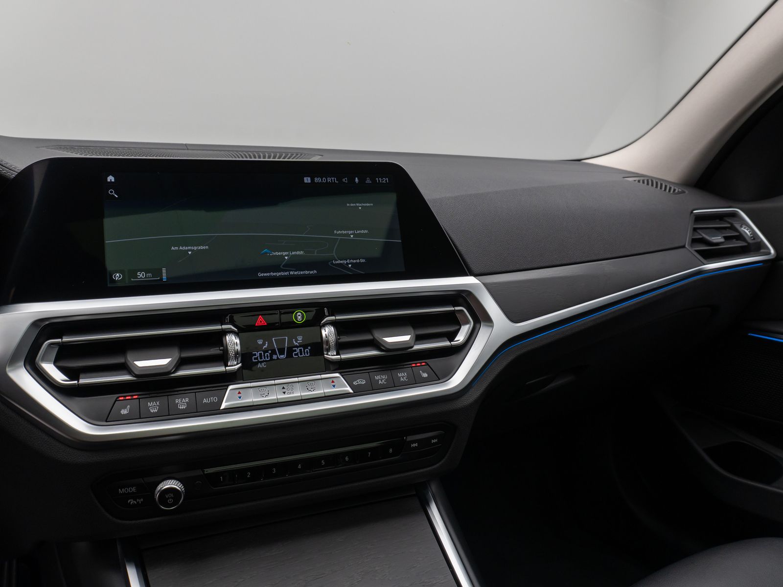 Fahrzeugabbildung BMW 320e Luxury Line Panorama Kamera DAB AHK Alarm