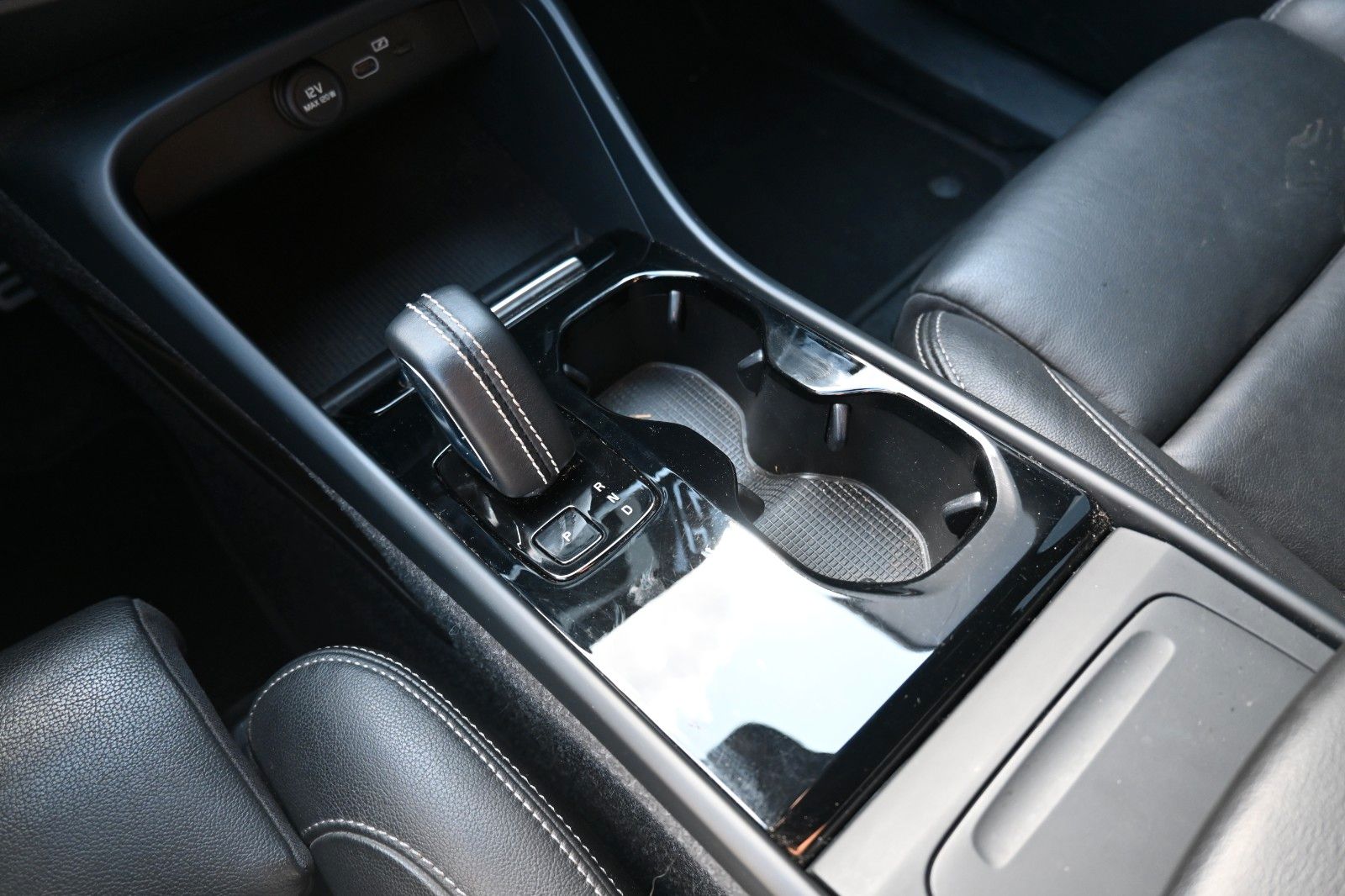 Fahrzeugabbildung Volvo XC40 BEV AWD R Design*H&K*FSHZG*RFK*WP*20Zoll*
