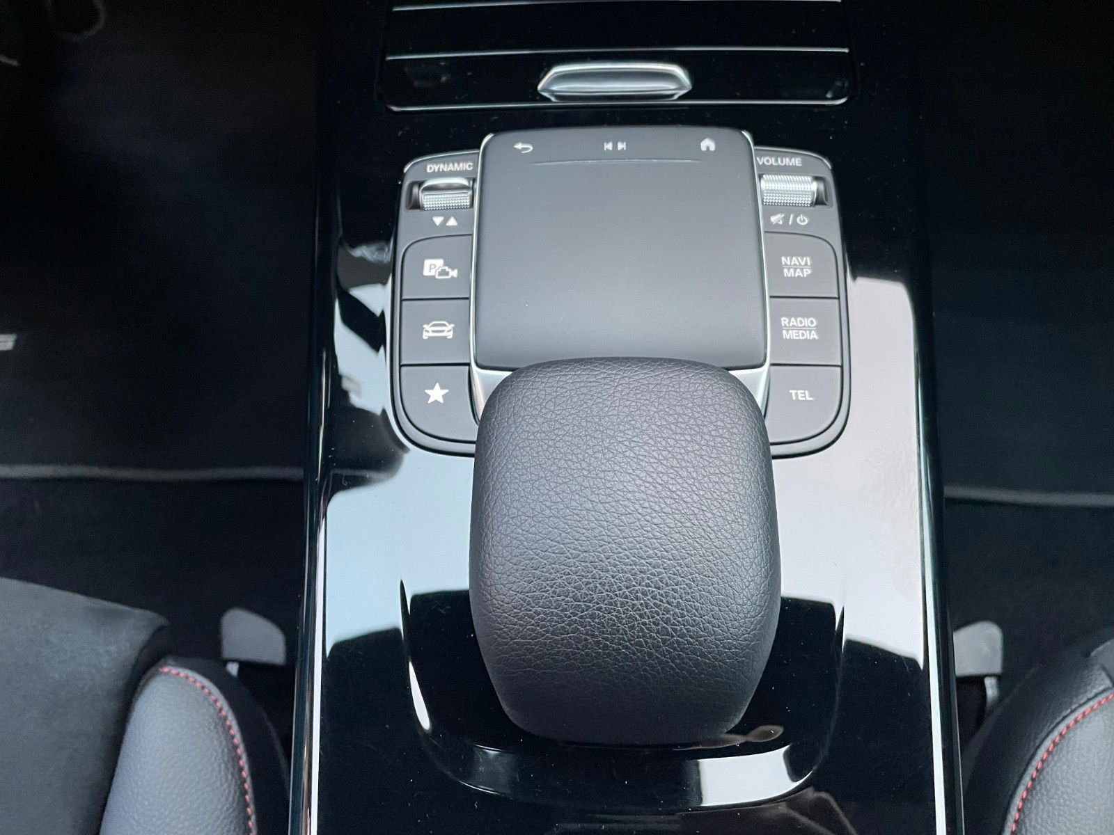 Fahrzeugabbildung Mercedes-Benz A 180 AMG+LED+IHC+RFK+TotWinkel+SFIntegration