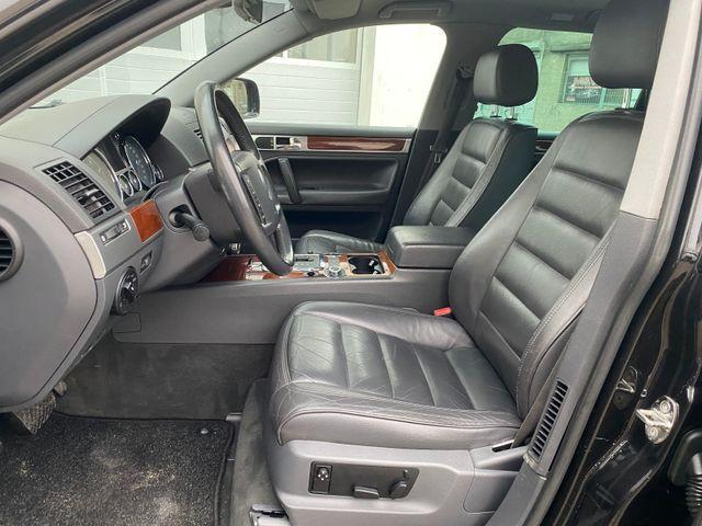 Volkswagen Touareg 2004 — photo 11