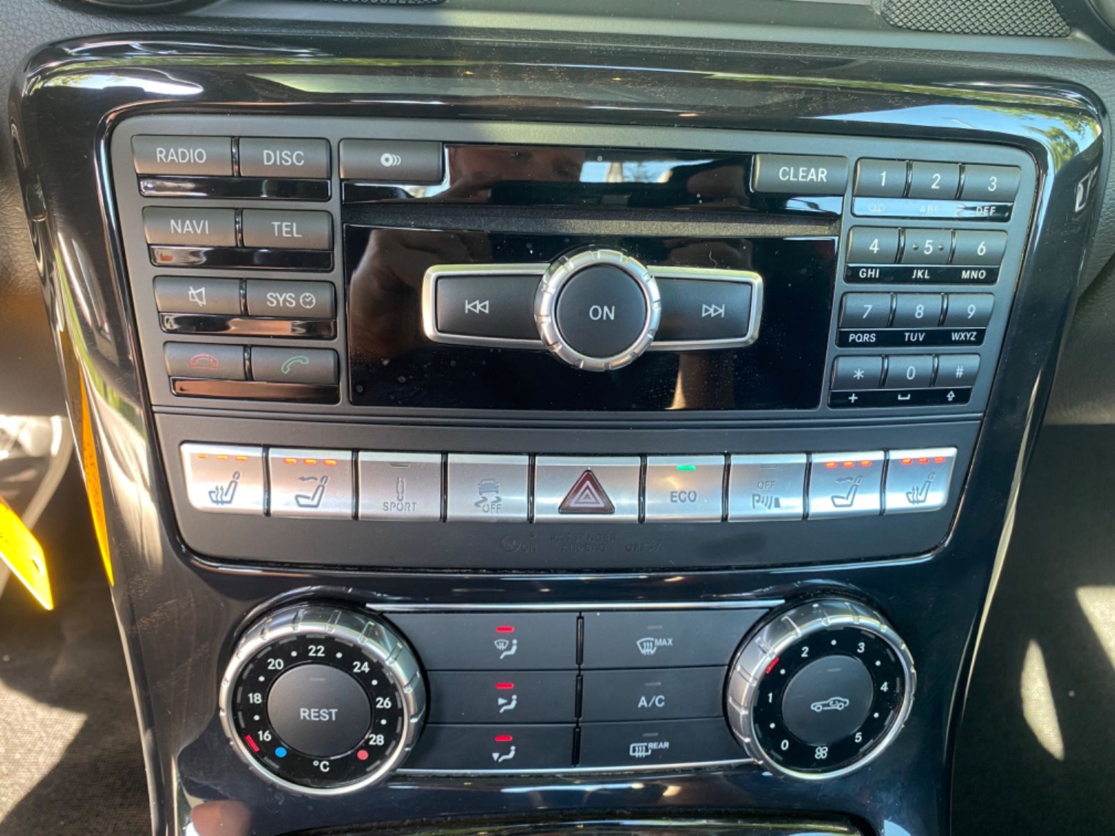 Fahrzeugabbildung Mercedes-Benz SLK 250 AMG BlueEFFICIENCY*Distronic*Panorama*
