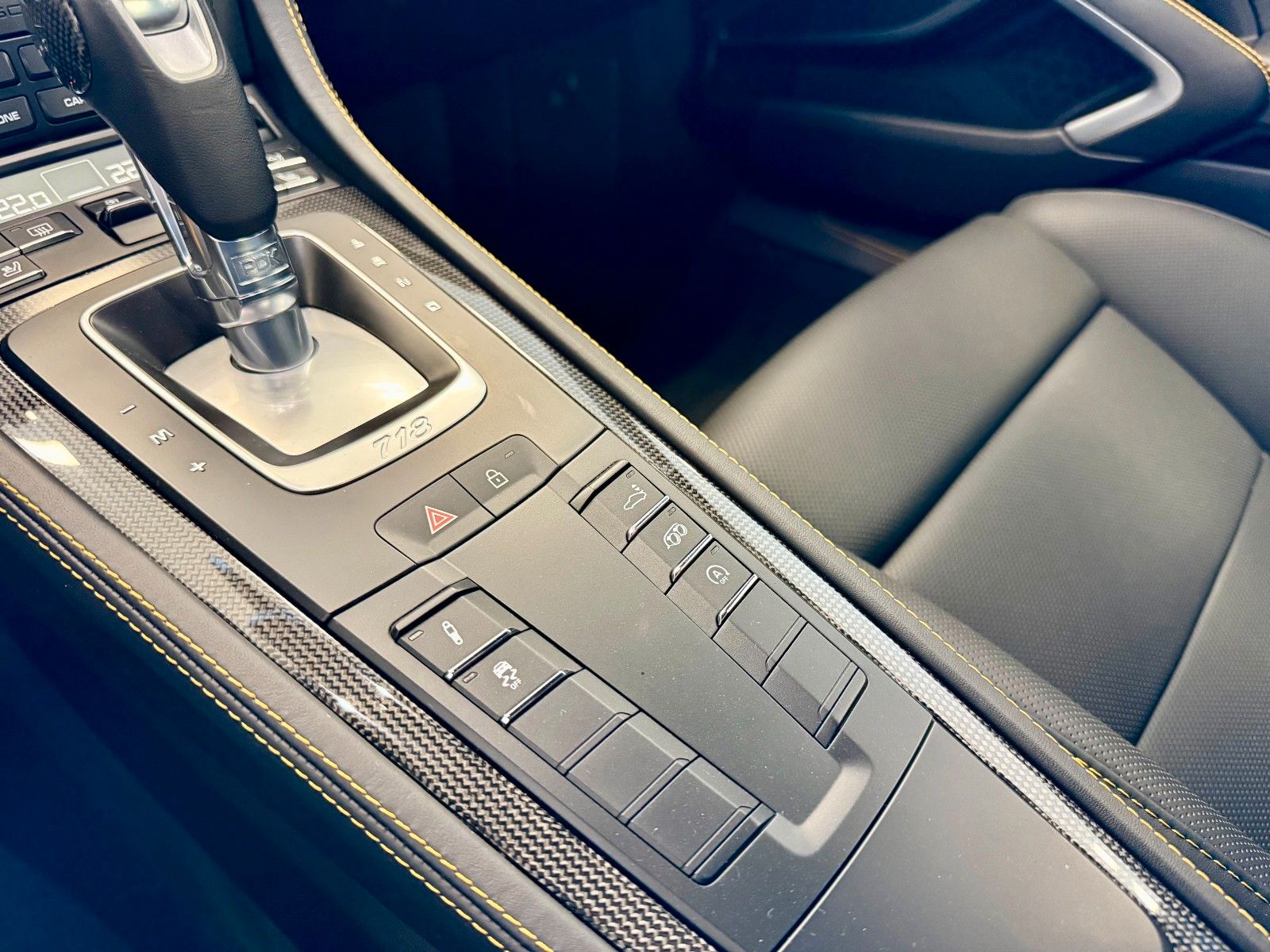 Fahrzeugabbildung Porsche 718 Cayman GTS 4.0 PDK PCCB/Burmester/Carbon/ACC