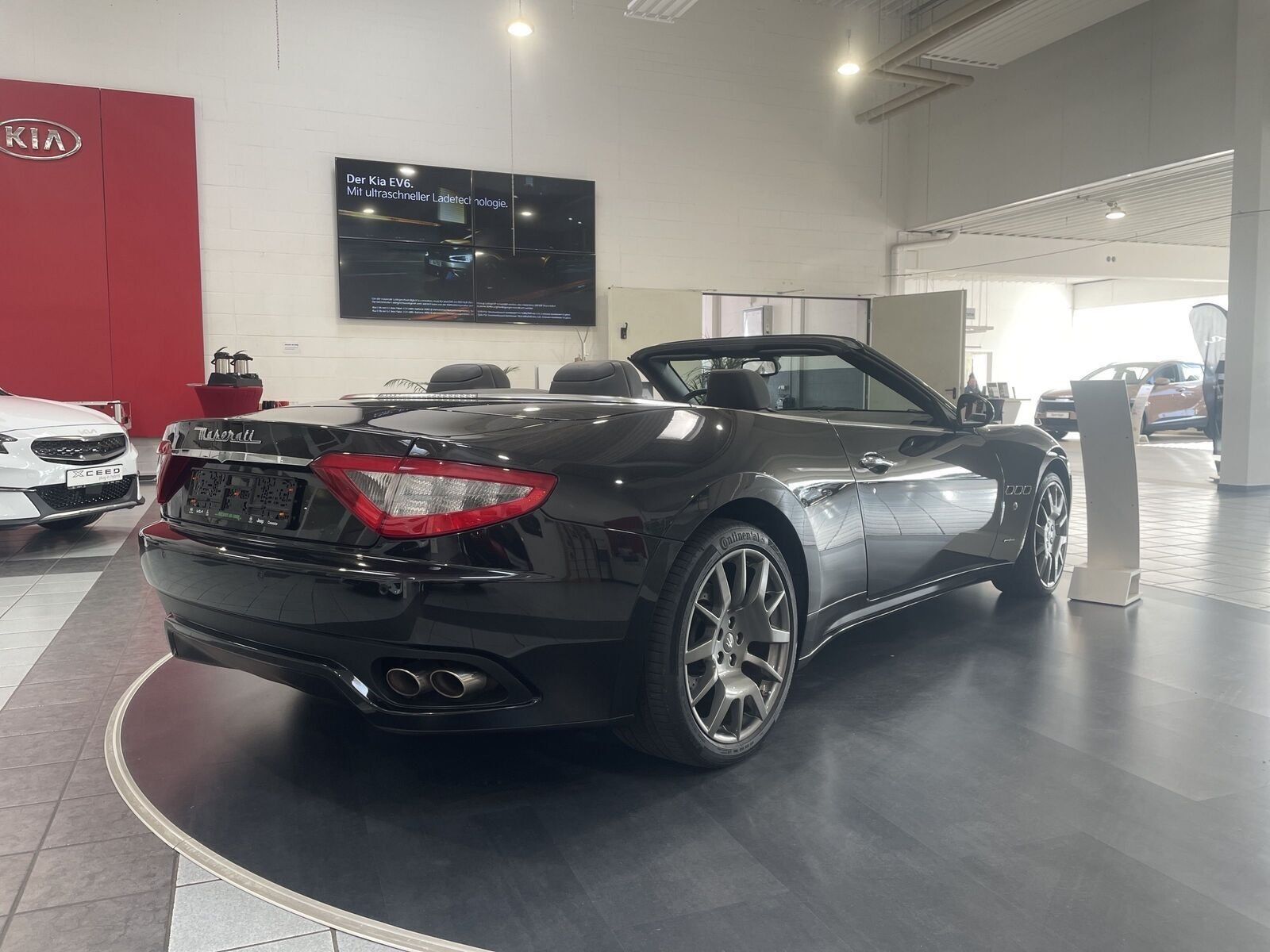 Fahrzeugabbildung Maserati GranCabrio 4.7 V8 Automatik - Deutsches Modell