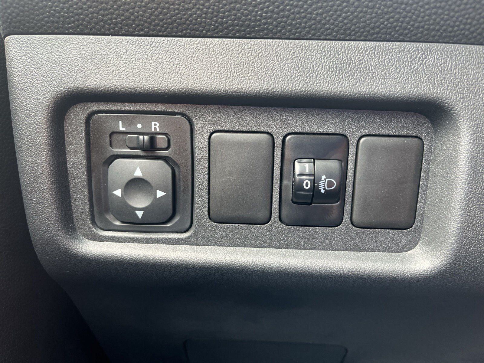 Fahrzeugabbildung Mitsubishi Space Star Select RADIO KLIMA DAB