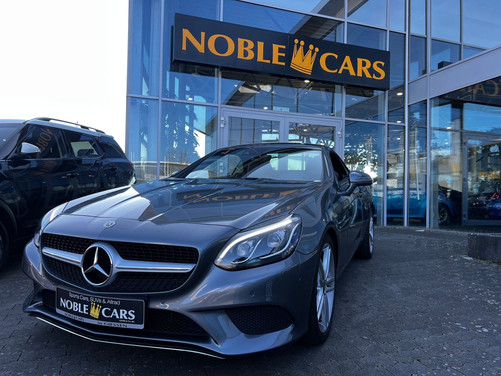 Fahrzeugabbildung Mercedes-Benz SLC 300 Memory AIRSCARF AHK LED