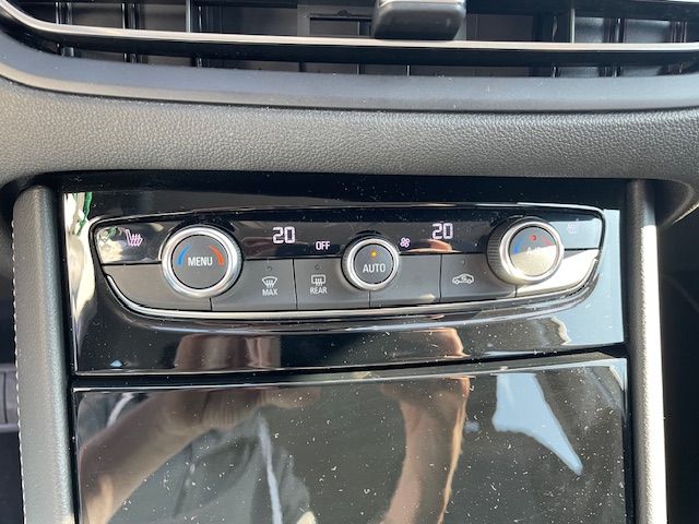 Fahrzeugabbildung Opel Grandland 1.2 Turbo GS AT