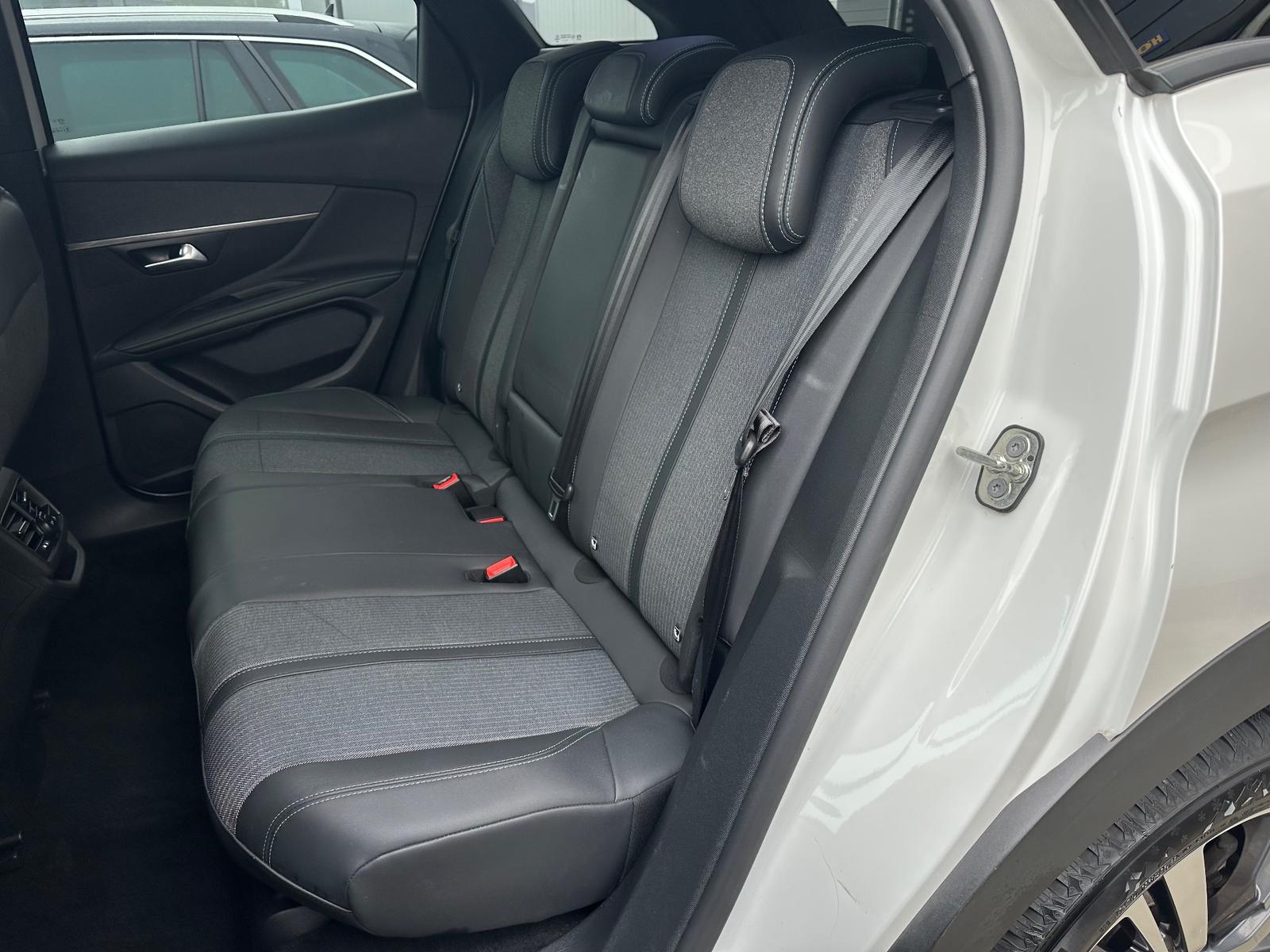 Peugeot 3008 PureTech 130 Allure Pack NAV+LED+KAM