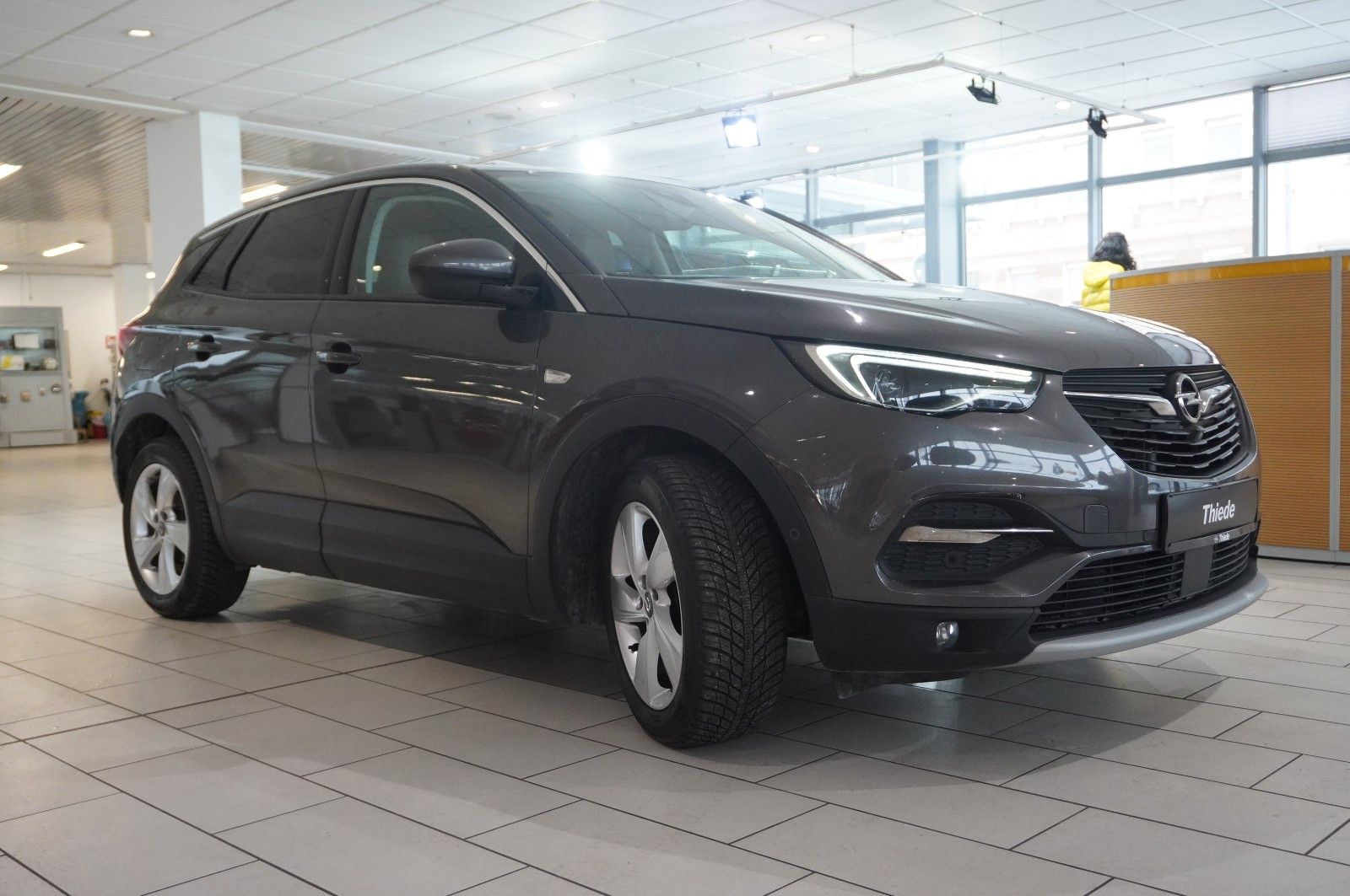 Fahrzeugabbildung Opel Grandland (X) 1.6D DYNAMIC NAVI/LED/360°/SH/GRIP