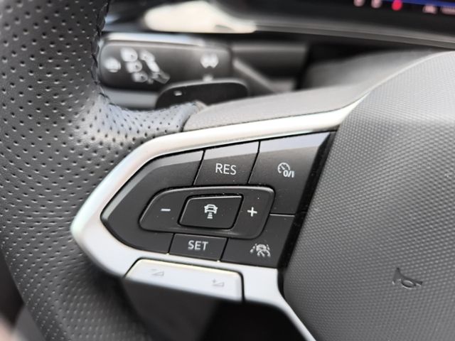 Fahrzeugabbildung Volkswagen T-Roc Cabriolet 1.5 TSI DSG R-Line EDITION KARMA