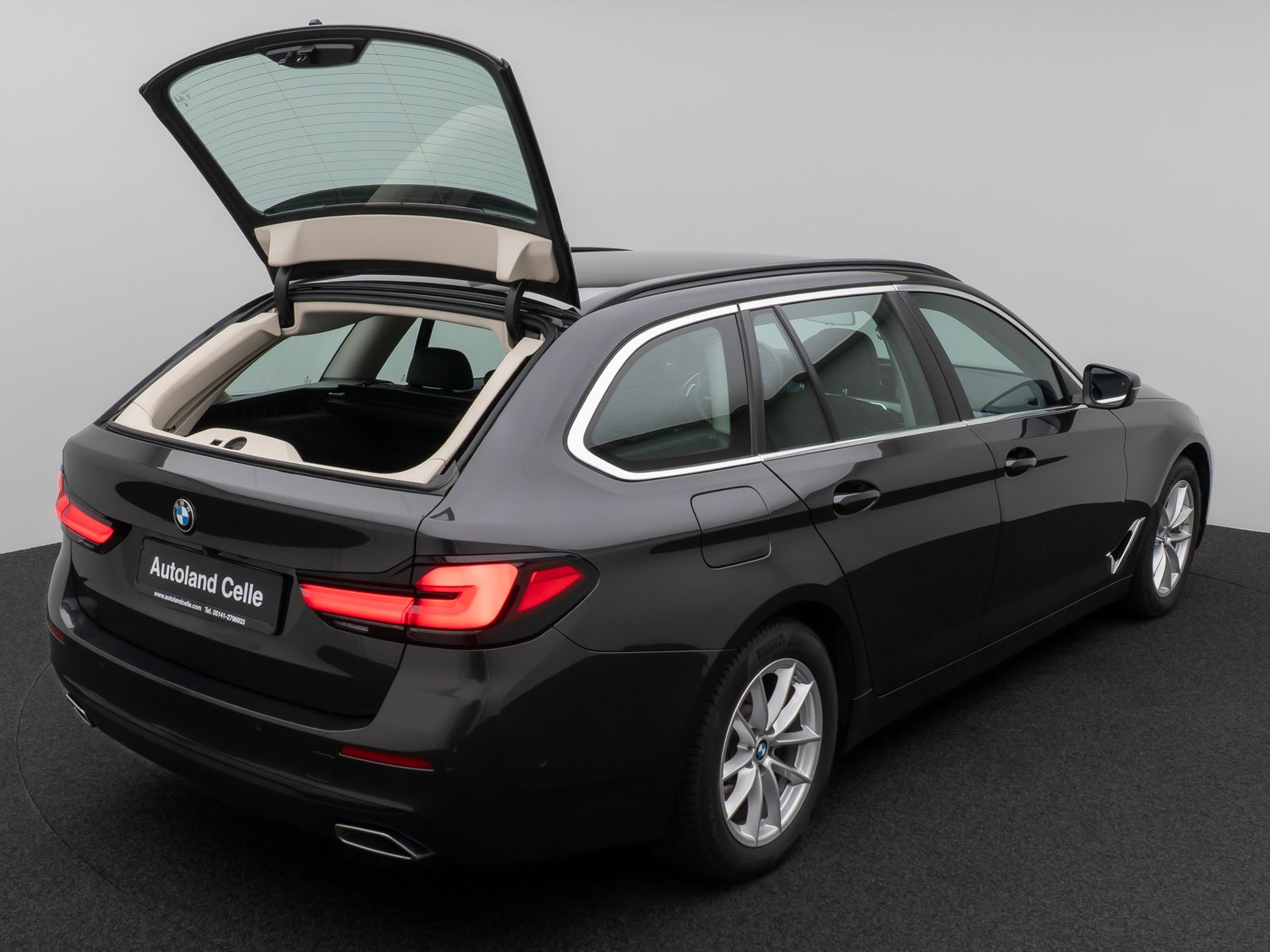 Fahrzeugabbildung BMW 520d xD Kamera HUD DAB HiFi Belüftung Leder Komf