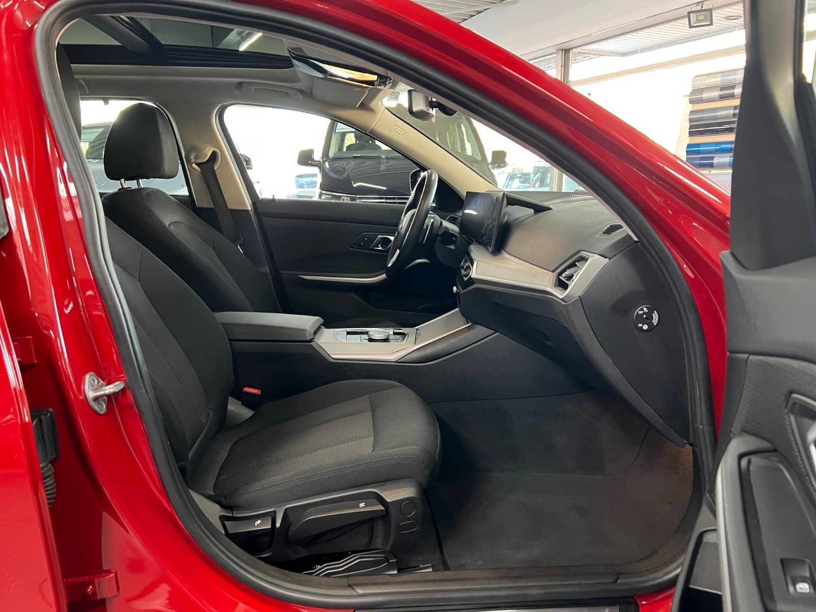 BMW 318 d Touring Facelift+Curved+Assistant+Panroama foto 18