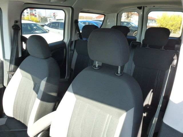 Fahrzeugabbildung Fiat Doblo Kombi SX Maxi 1.6 Mjet L2H1